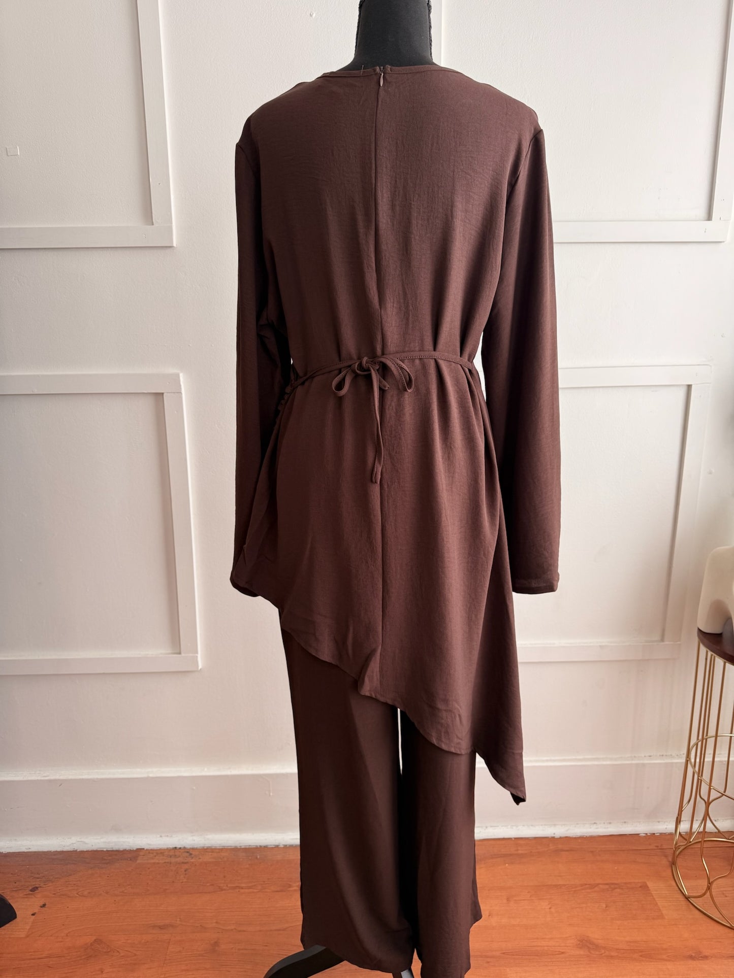 Asymmetrical long top and bottom set