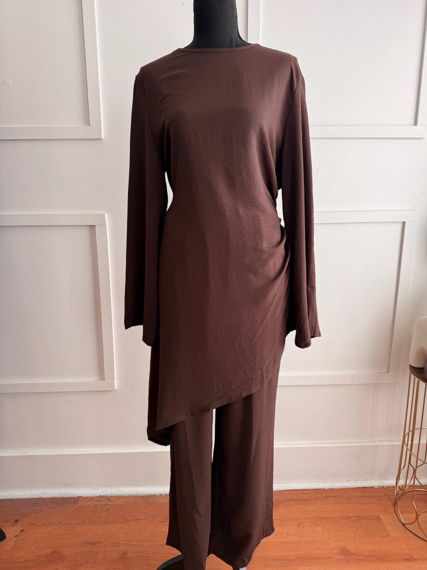 Asymmetrical long top and bottom set
