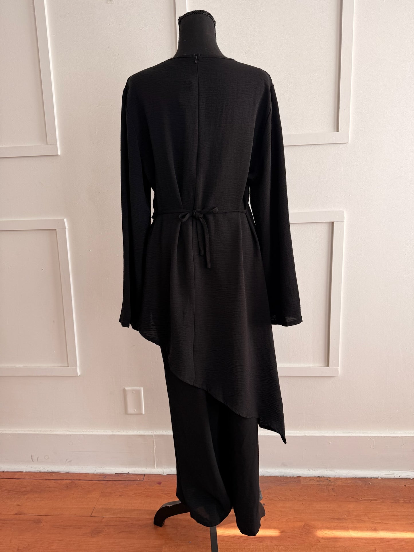 Asymmetrical long top and bottom set
